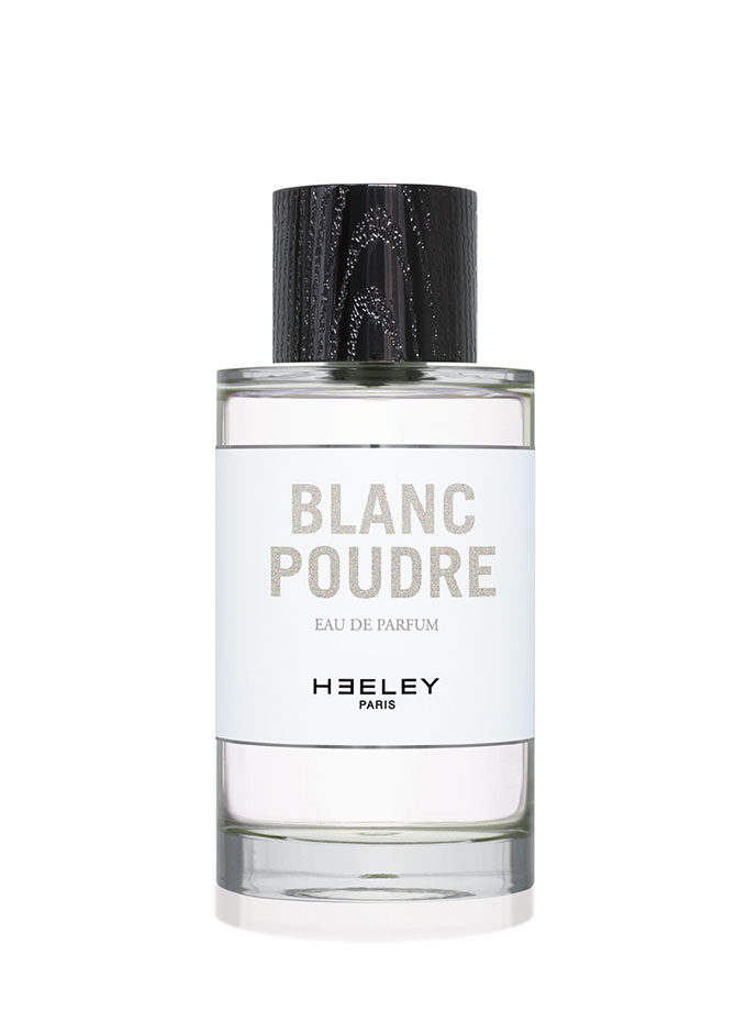 Blanc Poudre es una fragancia seductora de Heeley con un corazón de flor de algodón y polvo de arroz, y un fondo envolvente de almizcle blanco, vainilla y sándalo.