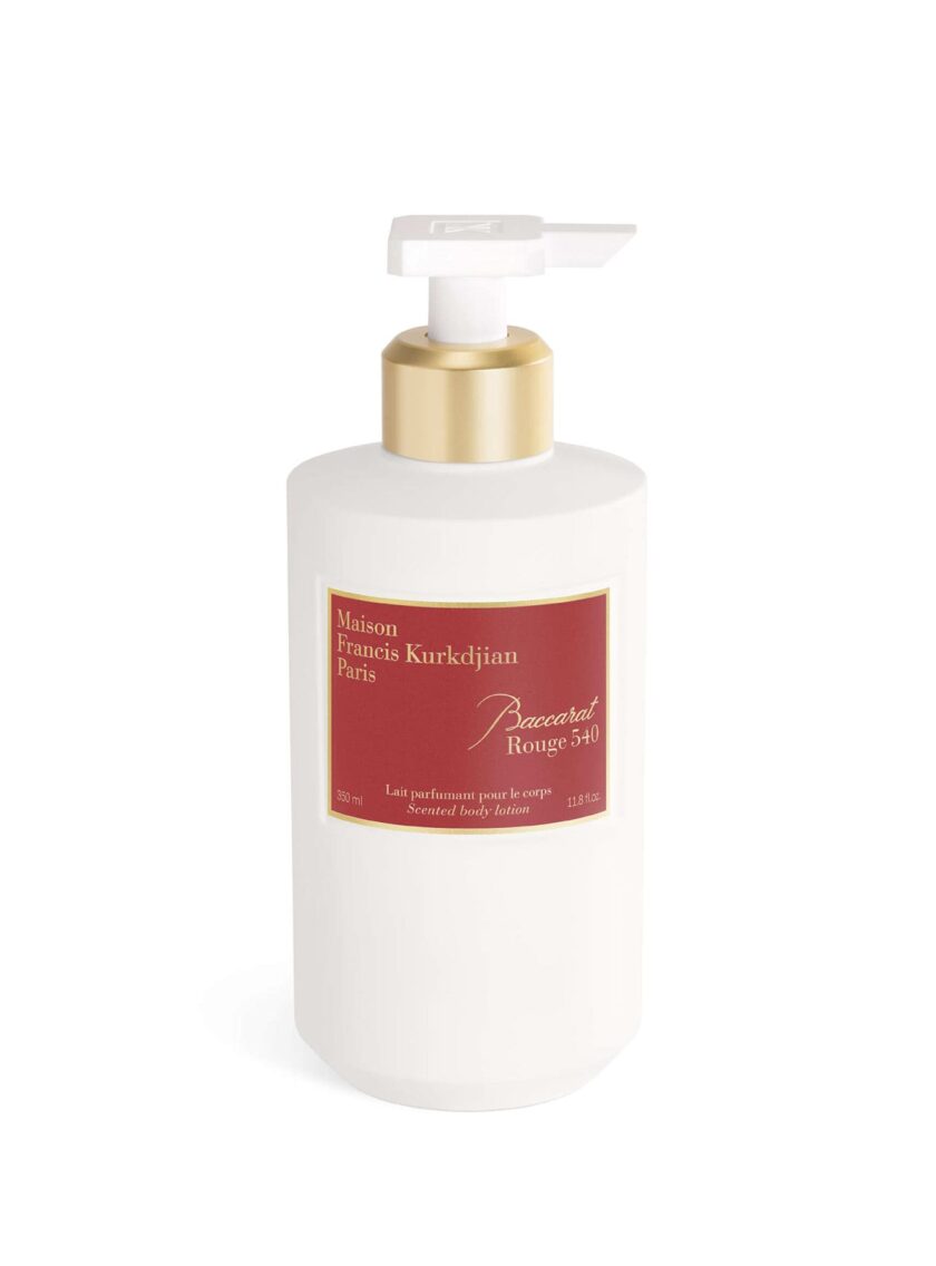 La loción corporal Baccarat Rouge 540 hidrata y perfuma delicadamente la piel. Con una textura ligera, ofrece comodidad inmediata.