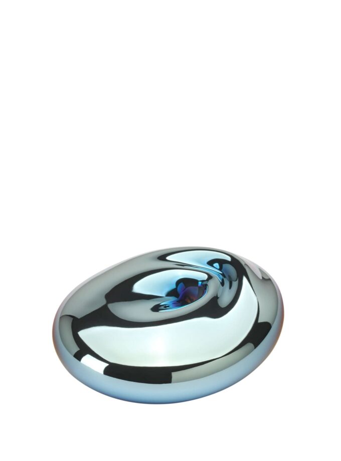 Base 'Silver Wave' para incienso de Pigmentarium, diseñada en porcelana por el renombrado diseñador Daniel Piršč.